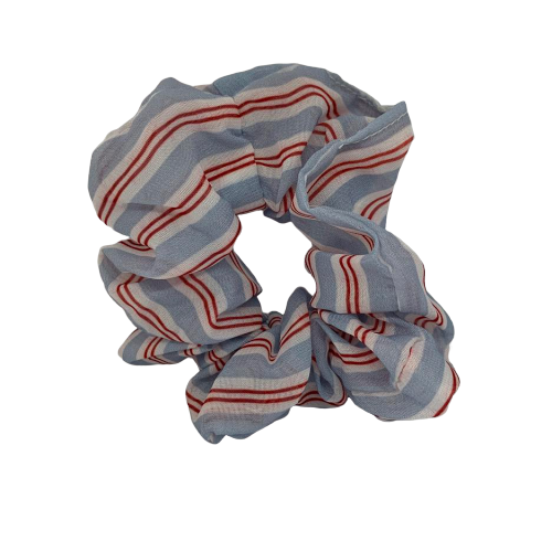 Lichtblauwe strepen scrunchie voor {$price} inclusief verzendkosten. Scrunchie-winkel.nl de grootste collectie scrunchies en haaraccessoires, hoge kwaliteit en scherpe prijs