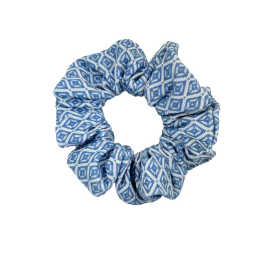 Blauwe driehoekjes scrunchie