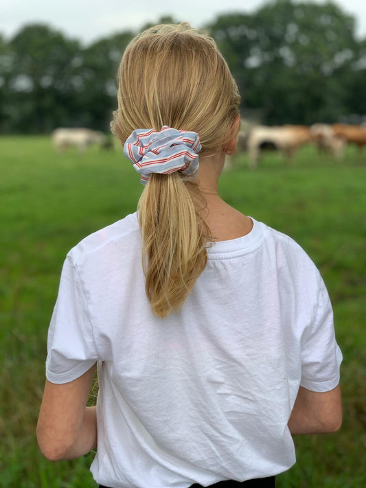 Lichtblauwe strepen scrunchie